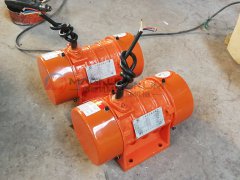 河北邯鄲XVM-0.7-2振動(dòng)電機(jī)已發(fā)貨，請(qǐng)楊經(jīng)理注意查收！